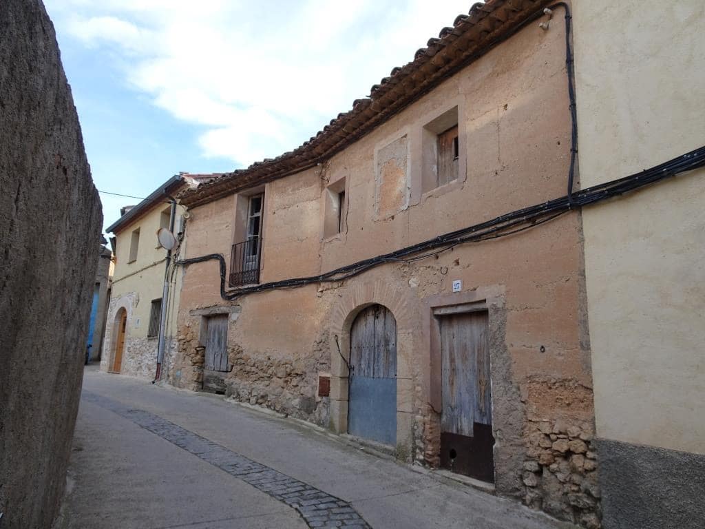 4 bedroom Townhouse for sale in La Bisbal de Falset - € 15,000 (Ref: 8143525)