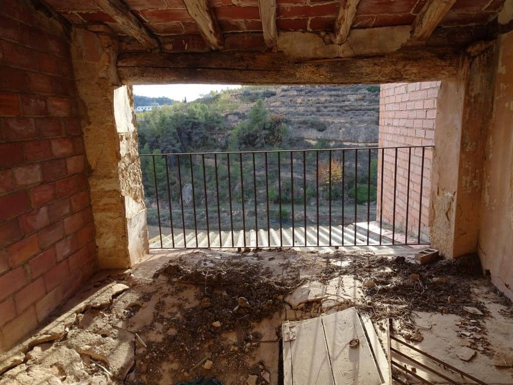 4 bedroom Townhouse for sale in La Bisbal de Falset - € 15,000 (Ref: 8143525)