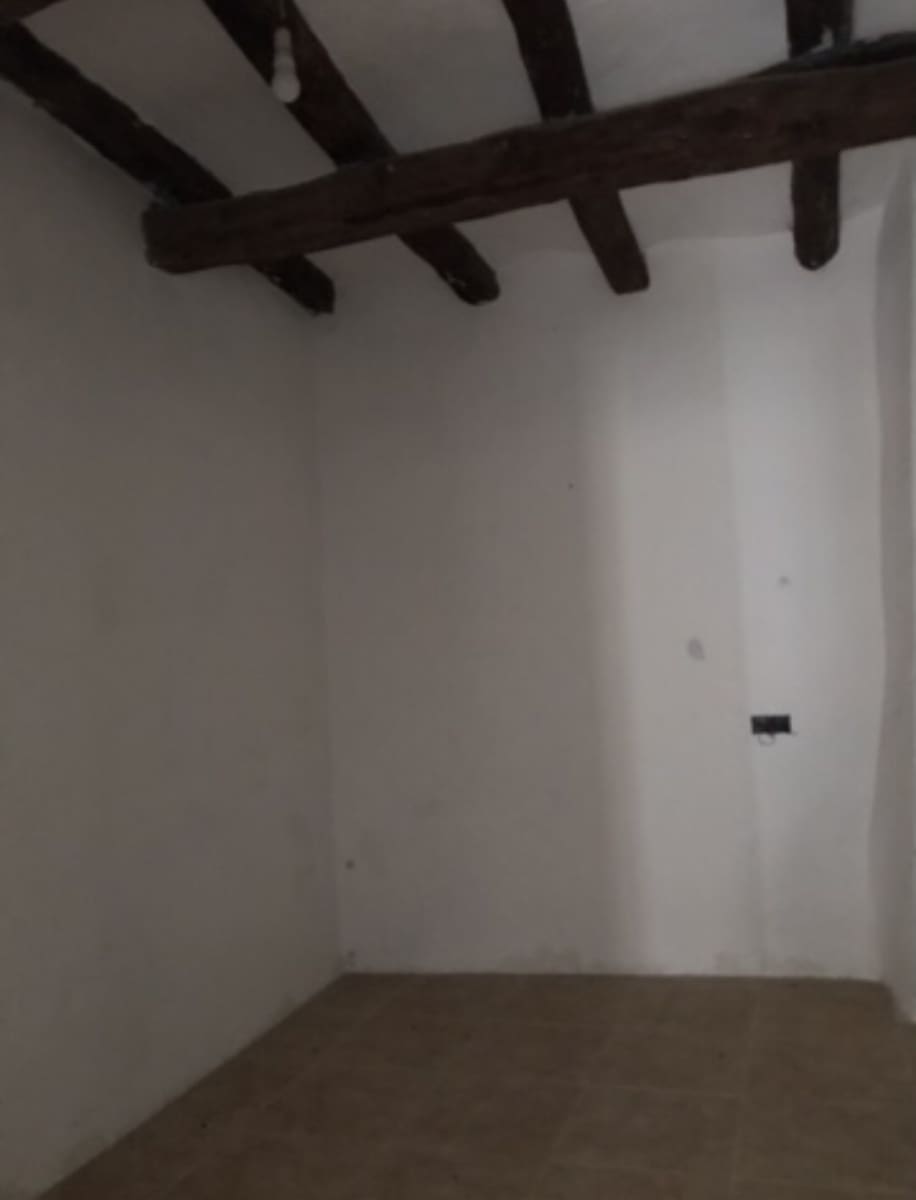 5 soveværelse Byhus til salg i Rasquera - € 18.000 (Ref: 8733695)