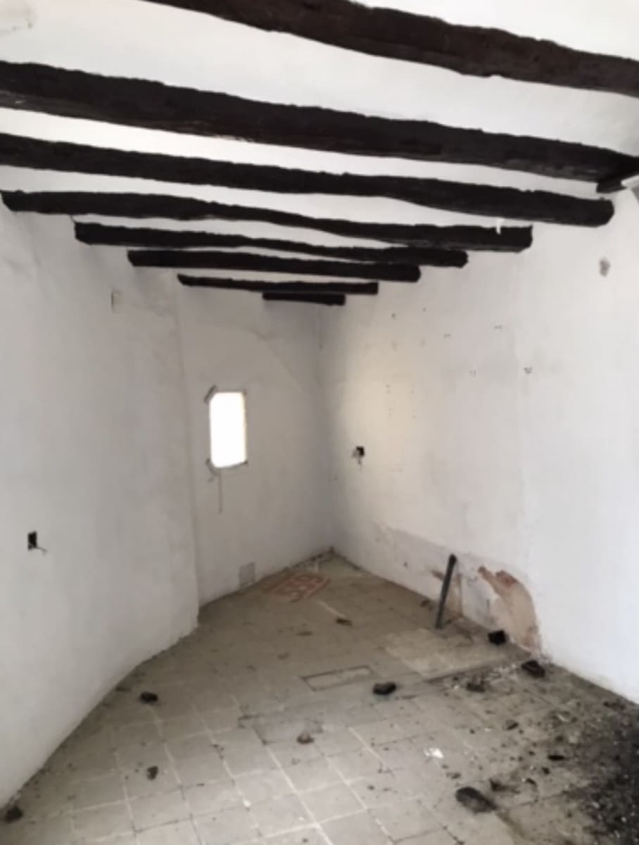 5 soveværelse Byhus til salg i Rasquera - € 18.000 (Ref: 8733695)