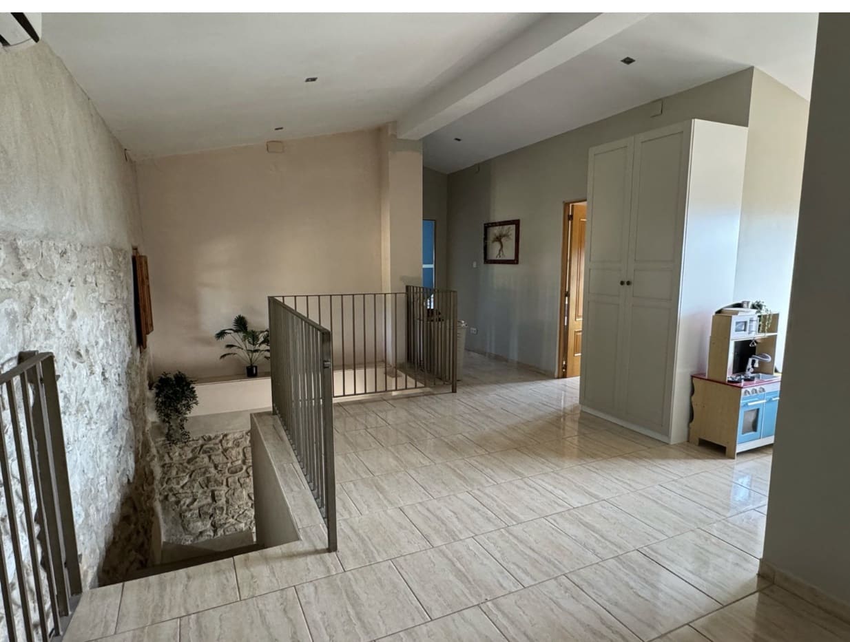 4 soveværelse Finca/Landehus til salg i Flix med swimmingpool - € 275.000 (Ref: 9230545)