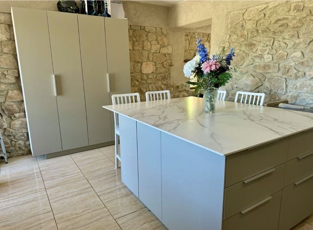 4 slaapkamer Finca/Landhuis te koop in Flix met zwembad - € 275.000 (Ref: 9230545)