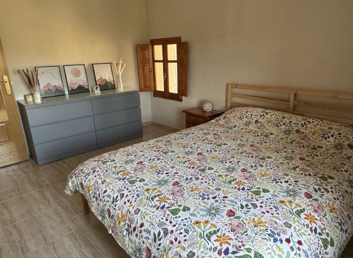 4 soveværelse Finca/Landehus til salg i Flix med swimmingpool - € 275.000 (Ref: 9230545)