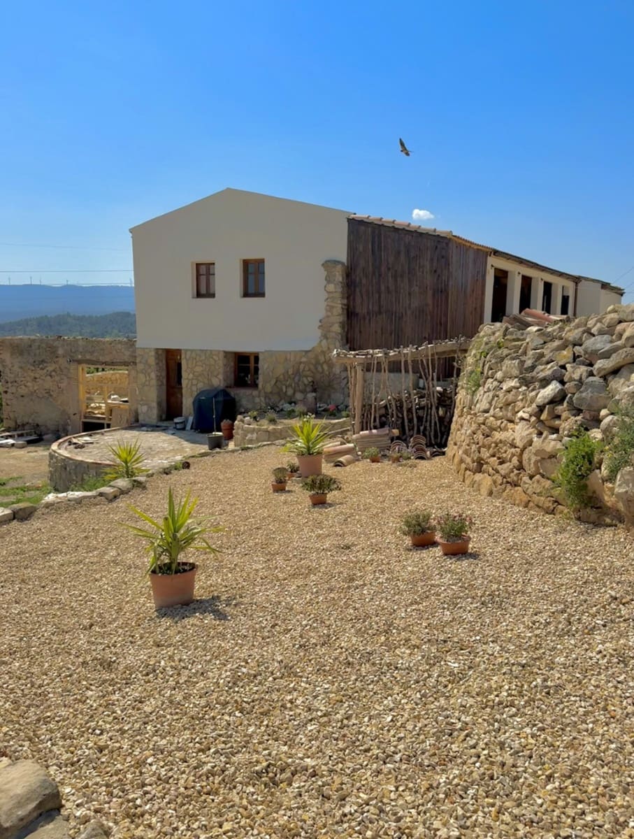 4 soveværelse Finca/Landehus til salg i Flix med swimmingpool - € 275.000 (Ref: 9230545)