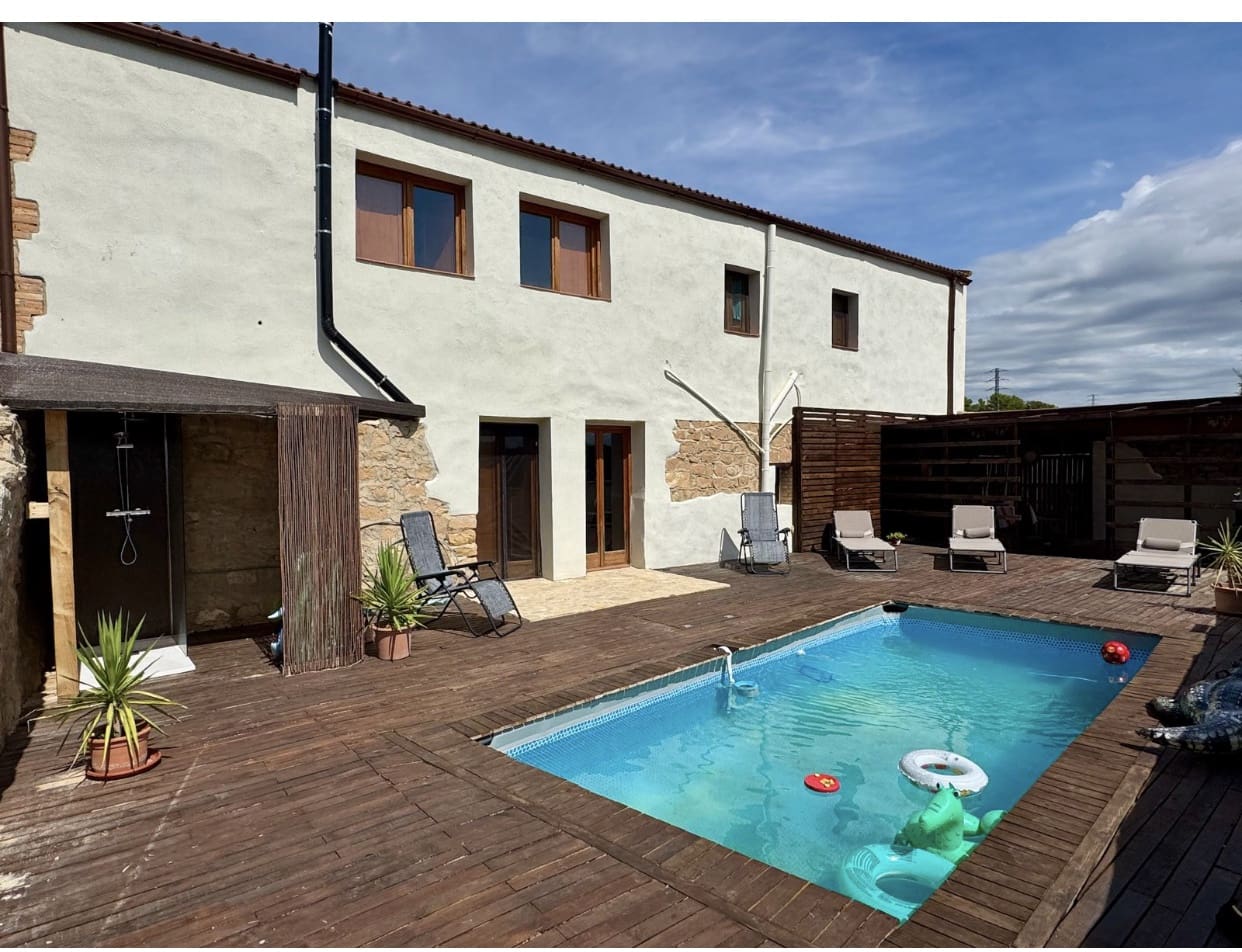 4 soveværelse Finca/Landehus til salg i Flix med swimmingpool - € 275.000 (Ref: 9230545)