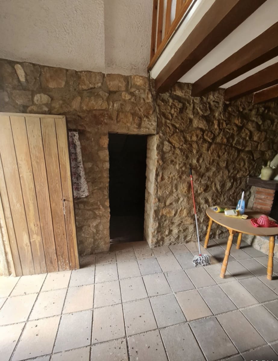 2 sypialnia Finka/Dom wiejski na sprzedaż w Flix - 96 000 € (Ref: 9798358)