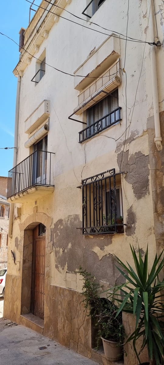 6 bedroom Townhouse for sale in Mora d'Ebre - € 78,000 (Ref: 9875457)