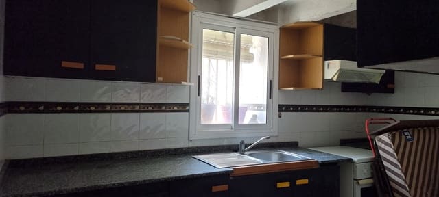 6 soveværelse Byhus til salg i Móra d'Ebre - € 78.000 (Ref: 9875457)