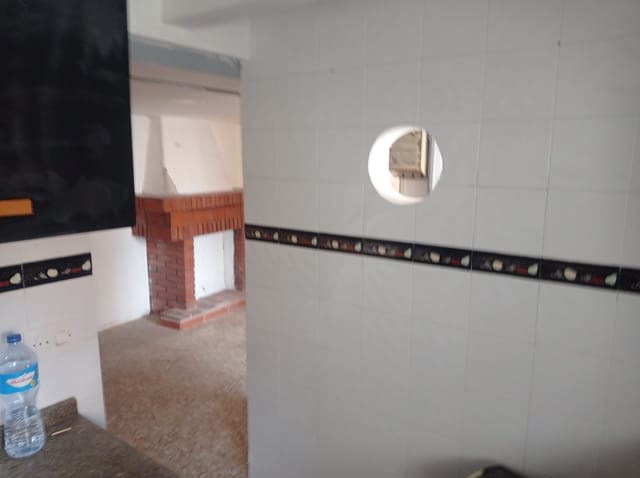 6 soveværelse Byhus til salg i Móra d'Ebre - € 78.000 (Ref: 9875457)