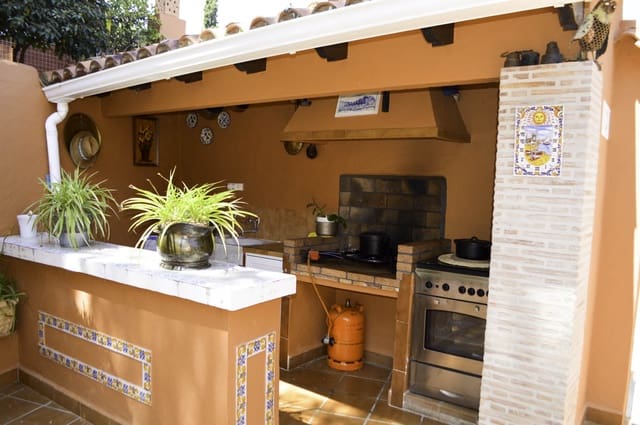 Chalet de 4 habitaciones en Dénia en venta con piscina garaje - 750.000 € (Ref: 7576185)