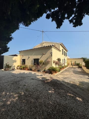 4 bedroom Villa for sale in Dénia with garage - € 790,000 (Ref: 9310297)