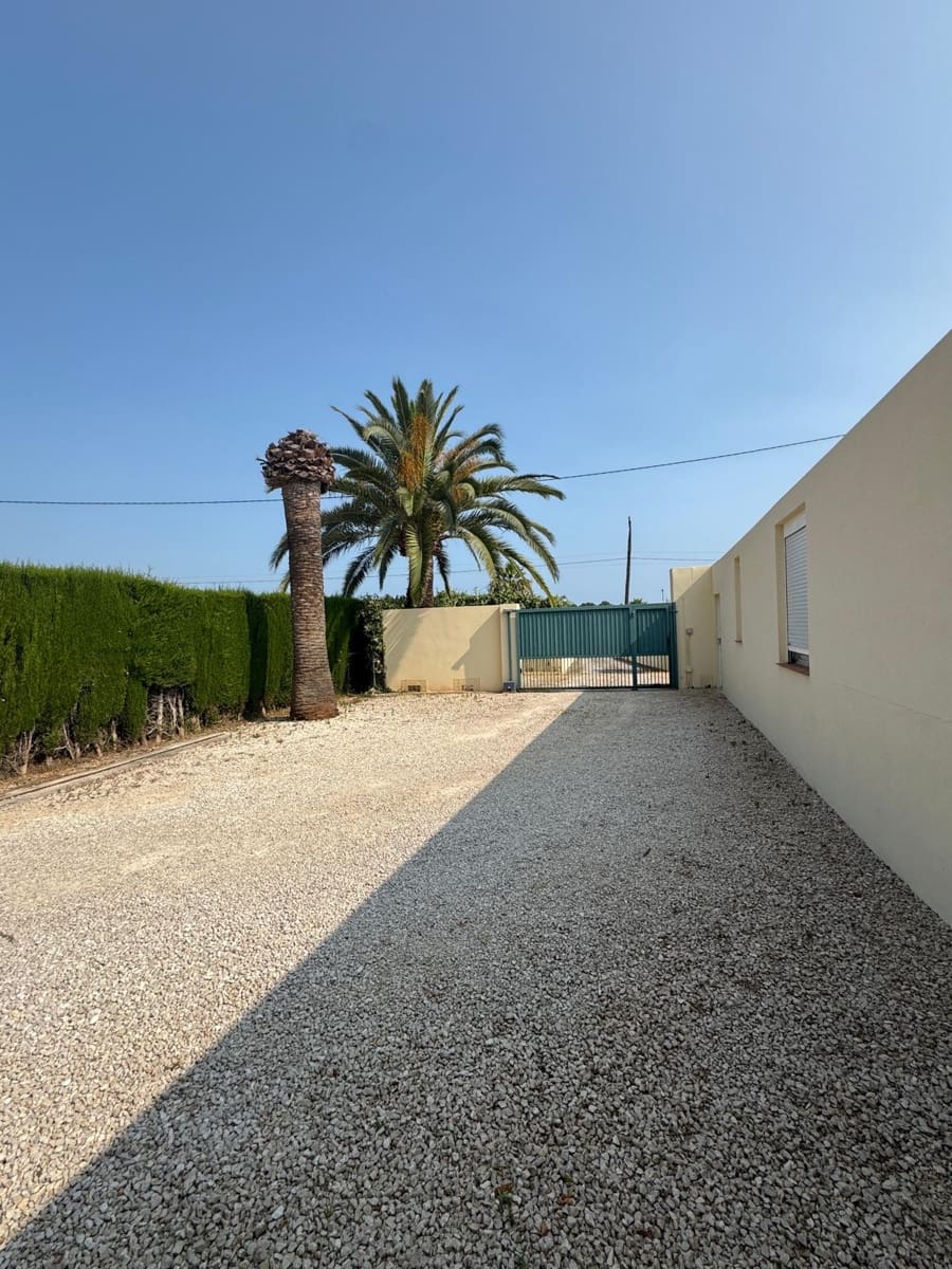 4 bedroom Villa for sale in Denia with garage - € 790,000 (Ref: 9310297)