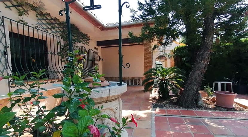 5 soveværelse Villa til salg i La Xara med swimmingpool - € 850.000 (Ref: 9325714)