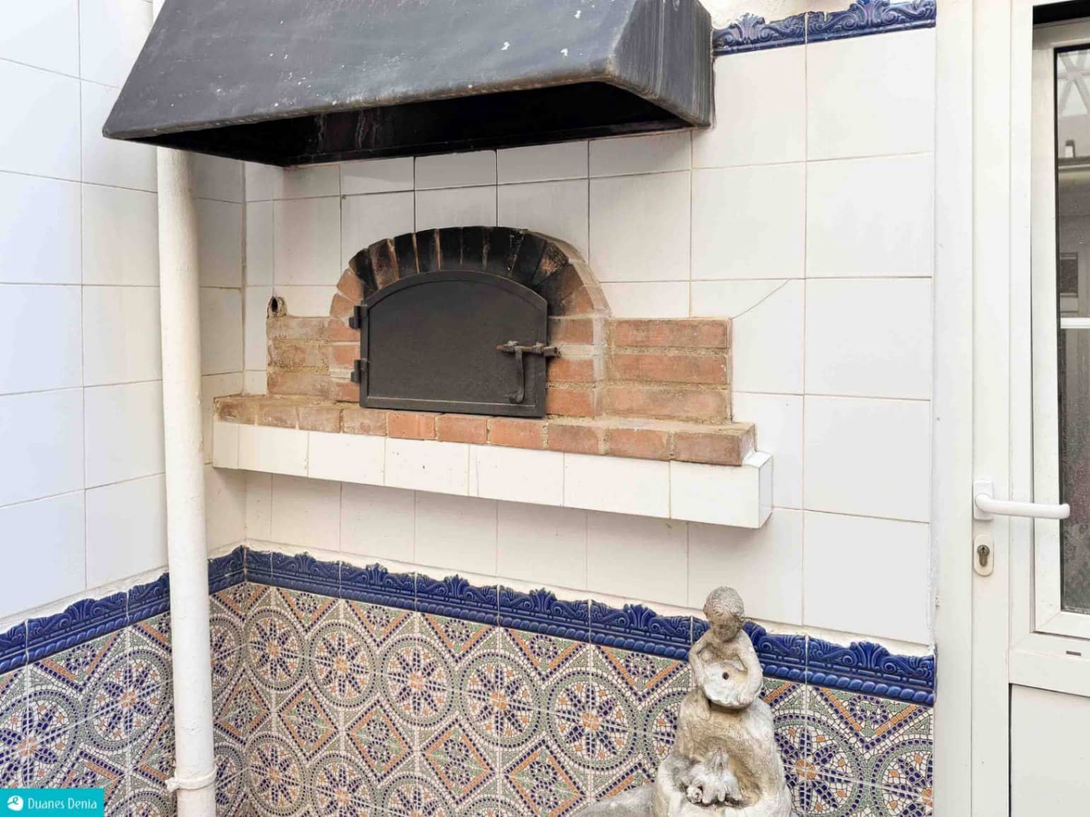 4 bedroom Townhouse for sale in Denia with garage - € 275,000 (Ref: 9378515)