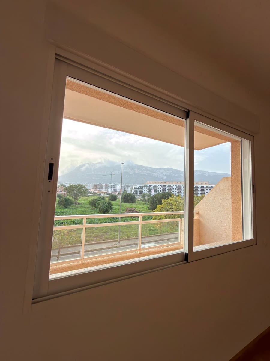 Piso de 3 habitaciones en Dénia en venta - 265.000 € (Ref: 9394362)