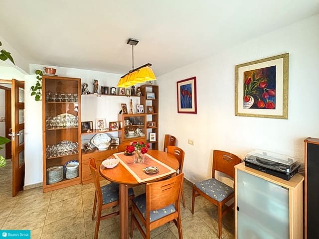 2 bedroom Apartment for sale in Denia - € 185,000 (Ref: 9394369)