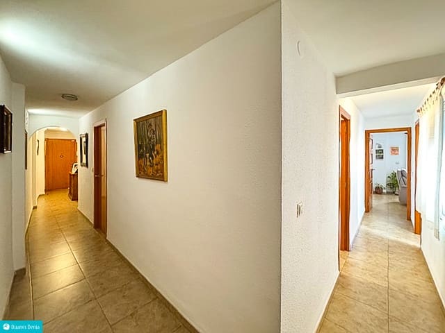 2 bedroom Apartment for sale in Denia - € 185,000 (Ref: 9394369)