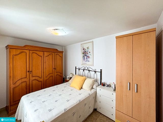 2 bedroom Apartment for sale in Denia - € 185,000 (Ref: 9394369)