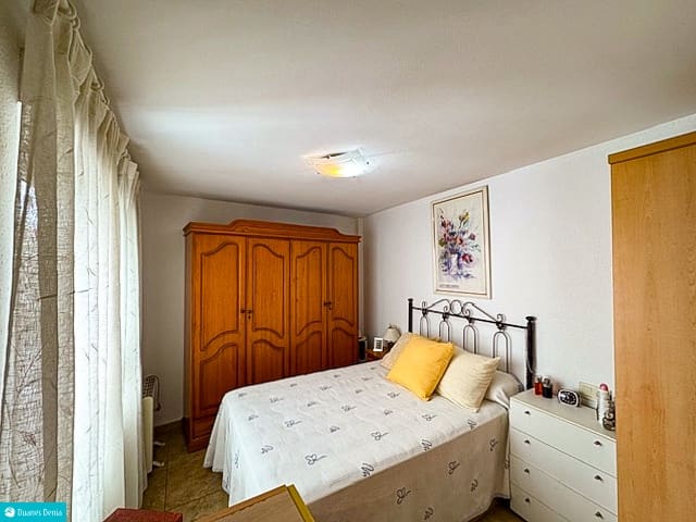 2 bedroom Apartment for sale in Denia - € 185,000 (Ref: 9394369)