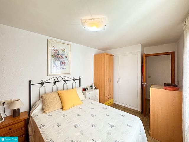 2 bedroom Apartment for sale in Denia - € 185,000 (Ref: 9394369)