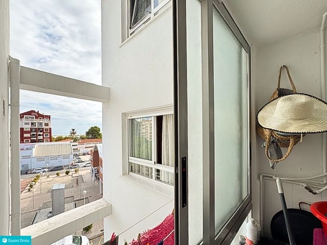 2 bedroom Apartment for sale in Denia - € 185,000 (Ref: 9394369)