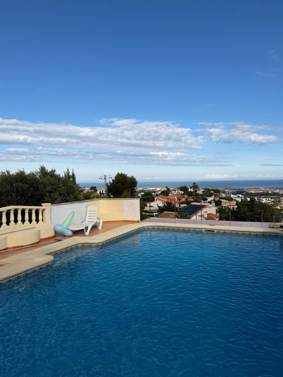 3 soveværelse Villa til leje i Denia med swimmingpool garage - € 2.000 (Ref: 9401934)