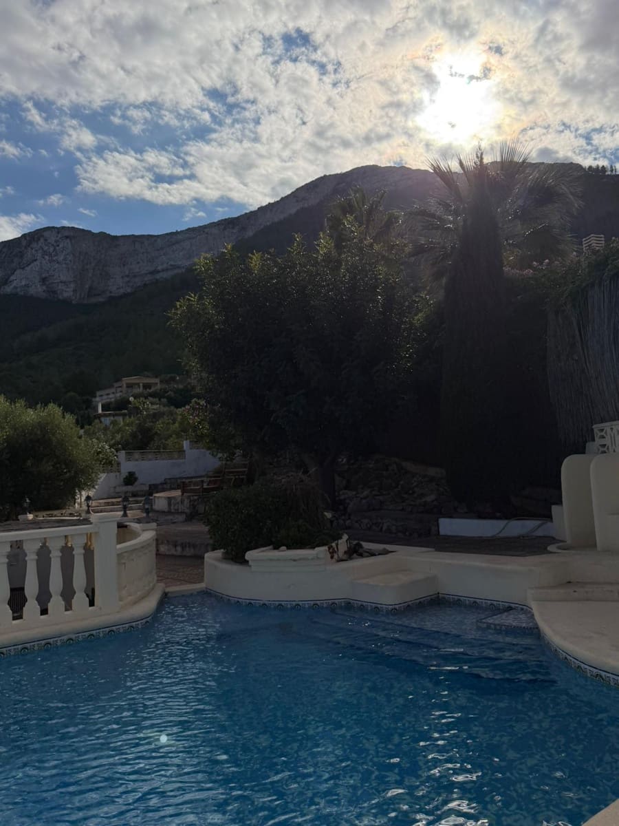 3 soveværelse Villa til leje i Denia med swimmingpool garage - € 2.000 (Ref: 9401934)