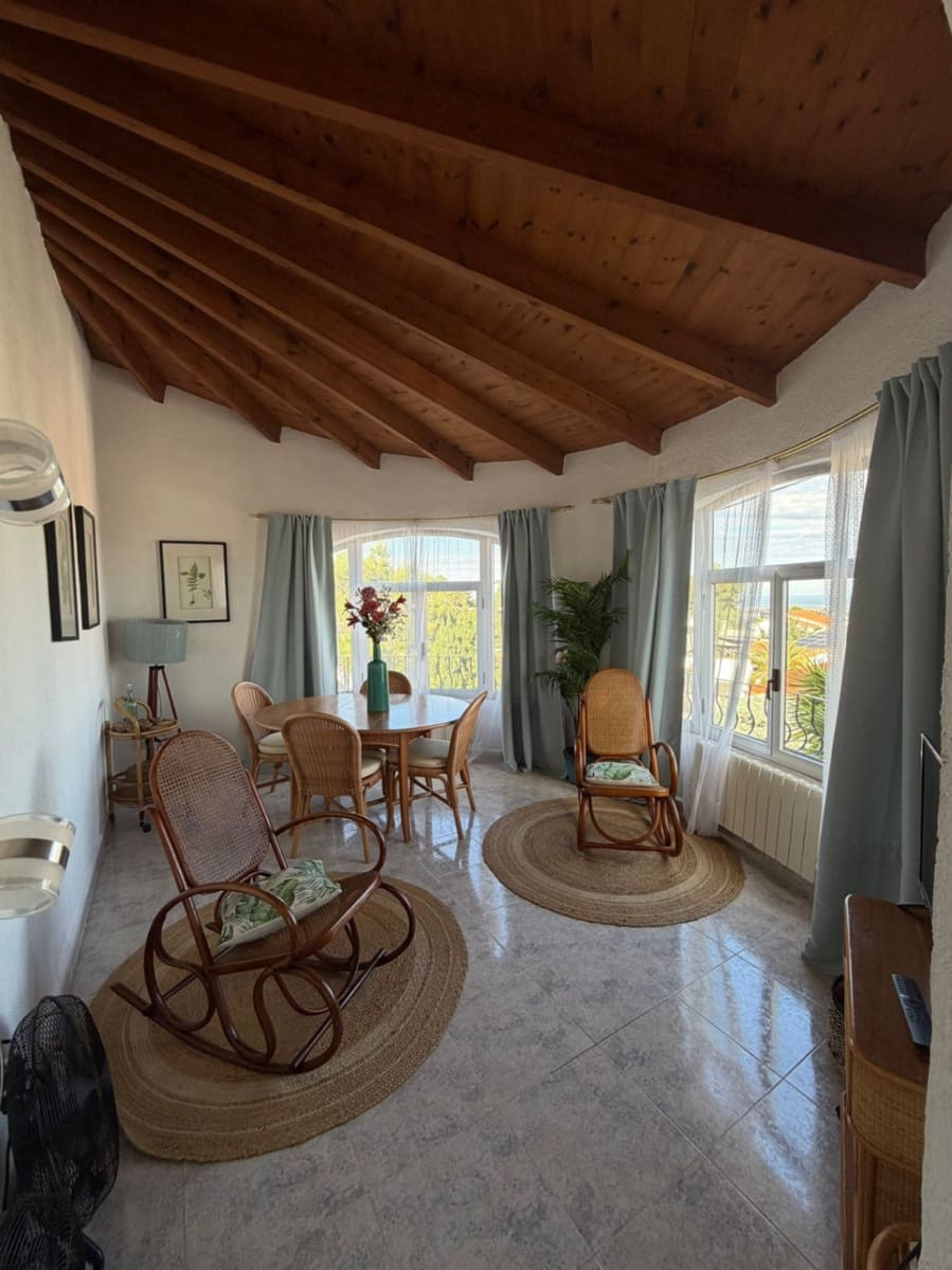 3 soveværelse Villa til leje i Denia med swimmingpool garage - € 2.000 (Ref: 9401934)