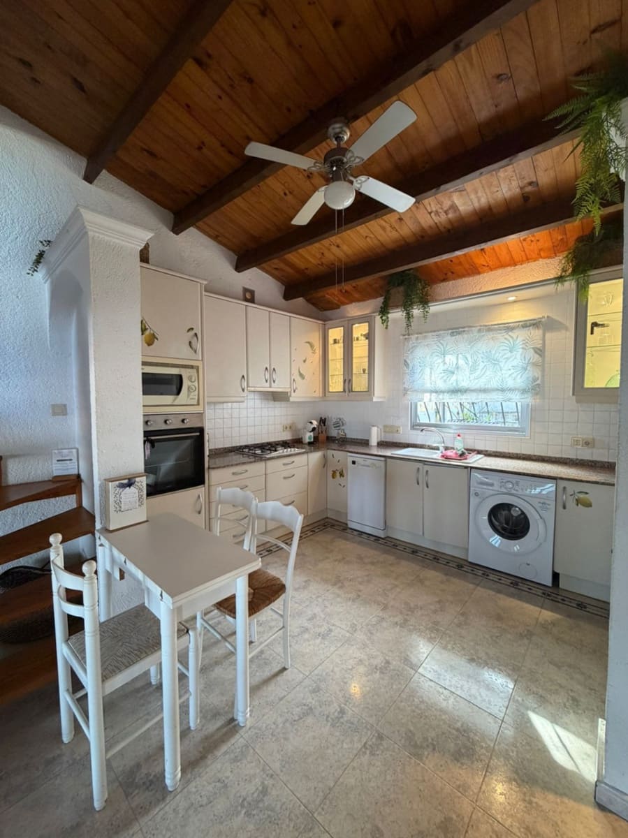 3 soveværelse Villa til leje i Denia med swimmingpool garage - € 2.000 (Ref: 9401934)