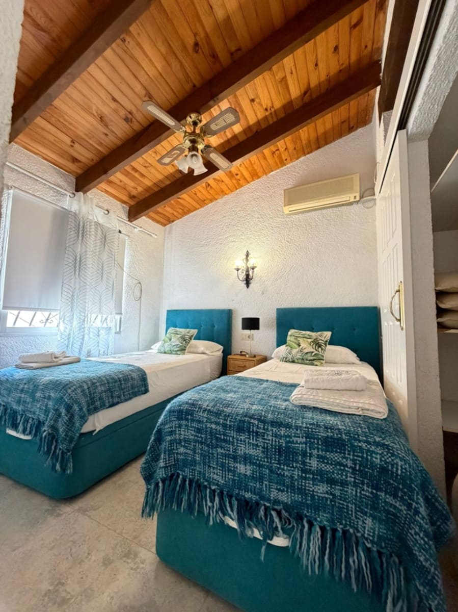 3 soveværelse Villa til leje i Denia med swimmingpool garage - € 2.000 (Ref: 9401934)