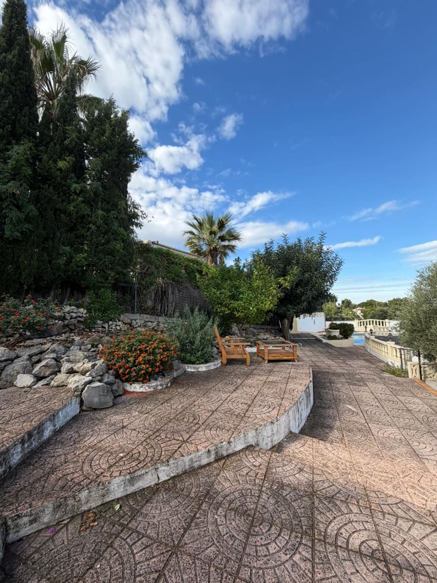 3 soveværelse Villa til leje i Denia med swimmingpool garage - € 2.000 (Ref: 9401934)