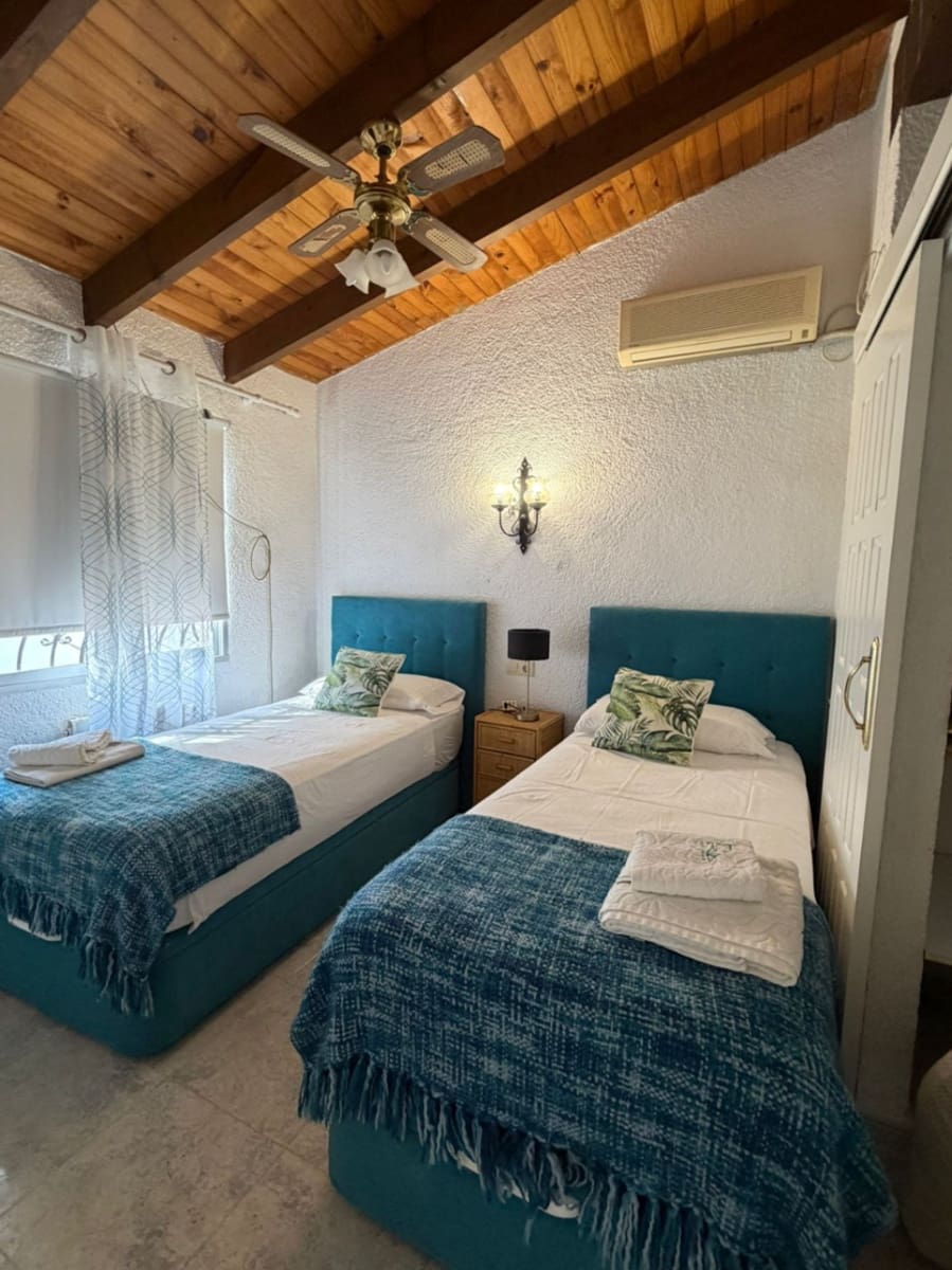 3 soveværelse Villa til leje i Denia med swimmingpool garage - € 2.000 (Ref: 9401934)