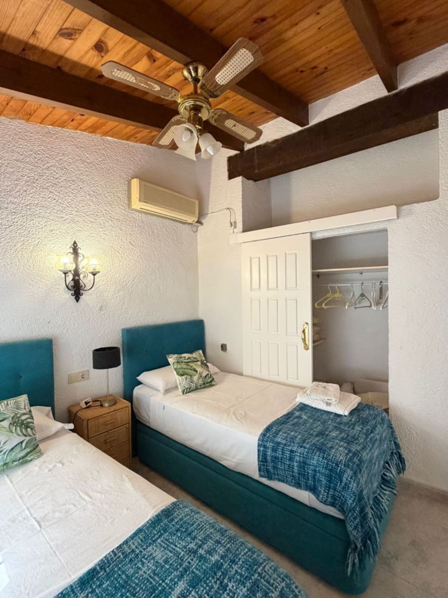 3 soveværelse Villa til leje i Denia med swimmingpool garage - € 2.000 (Ref: 9401934)