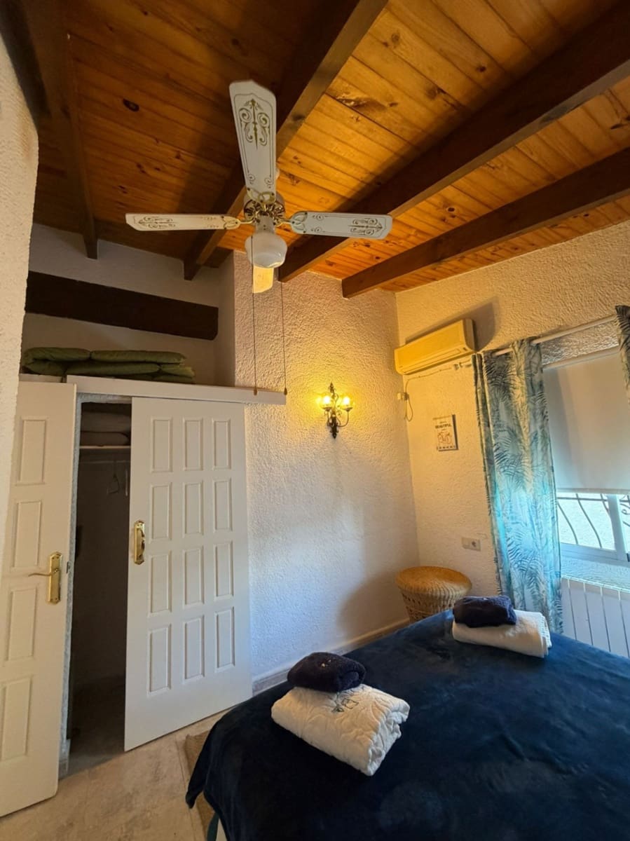 3 soveværelse Villa til leje i Denia med swimmingpool garage - € 2.000 (Ref: 9401934)