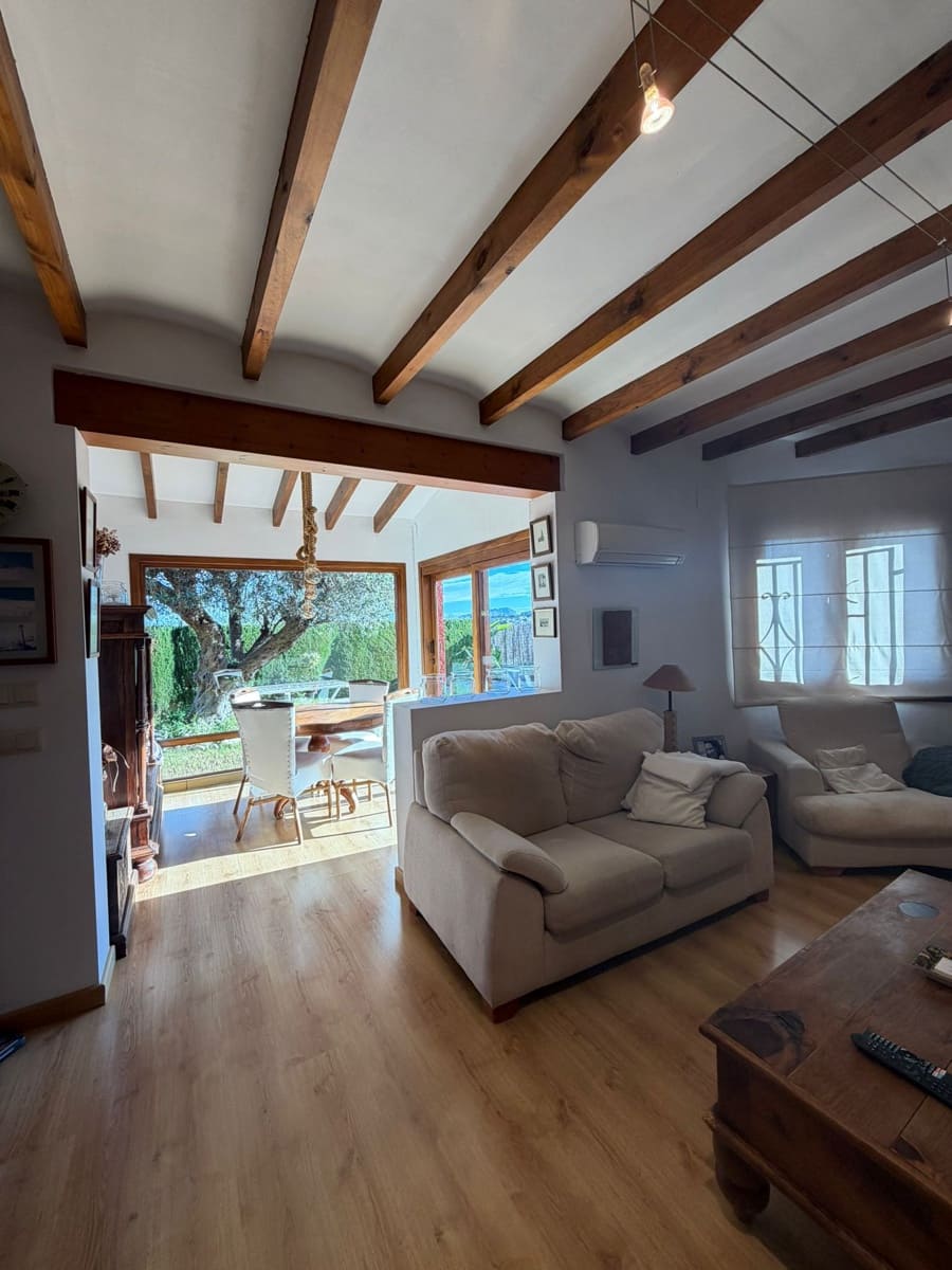 3 camera da letto Villa in vendita in Orba con piscina garage - 390.000 € (Rif: 9413247)