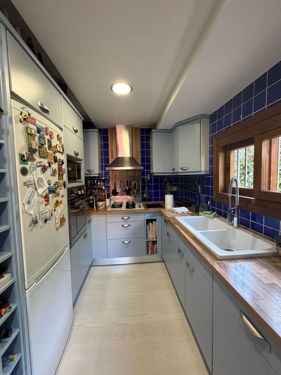 3 camera da letto Villa in vendita in Orba con piscina garage - 390.000 € (Rif: 9413247)