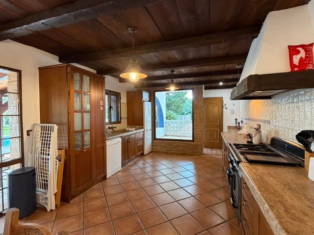 5 bedroom Villa for rent in Dénia with pool garage - € 3,000 (Ref: 9413248)