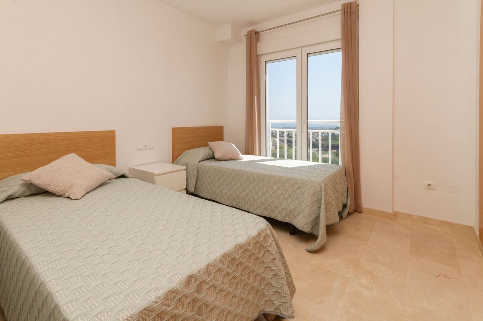 2 sypialnia Apartament na sprzedaż w Pego z basenem garażem - 265 000 € (Ref: 9438924)