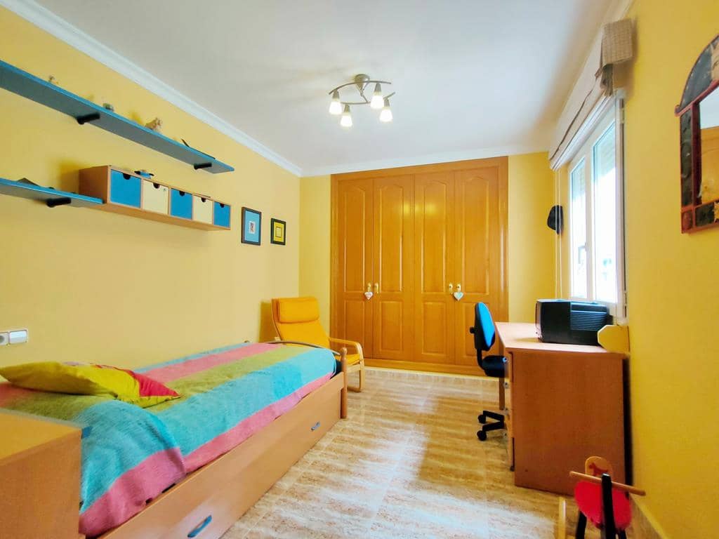 4 bedroom Townhouse for sale in Denia with garage - € 397,000 (Ref: 9483198)