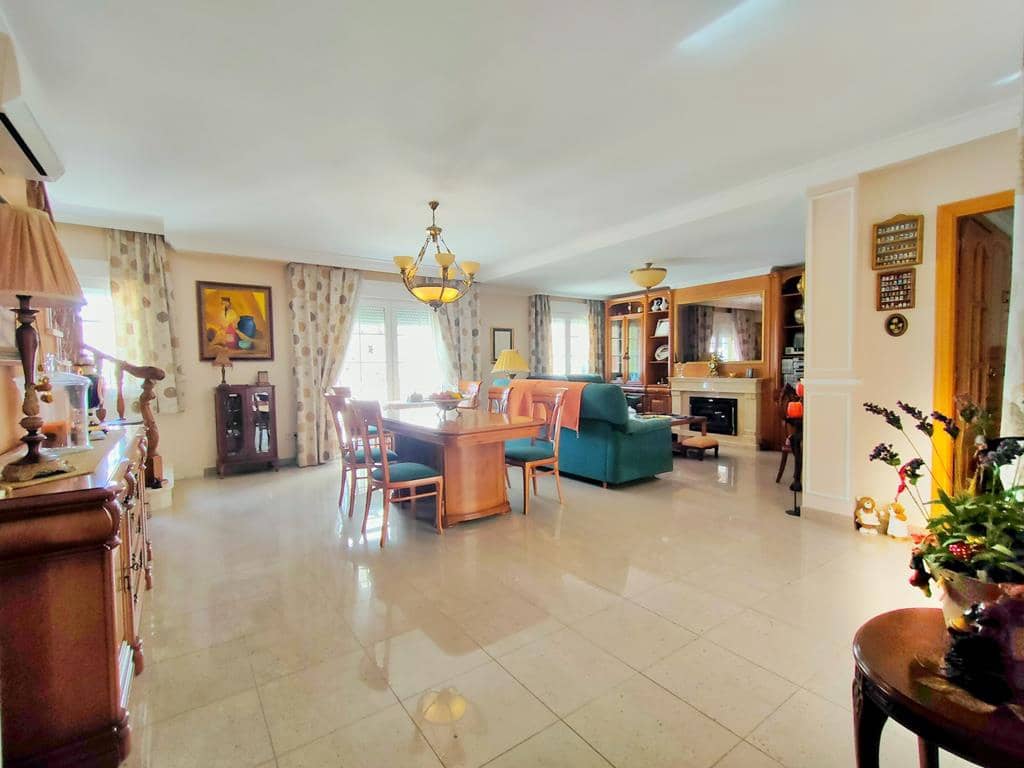 4 bedroom Townhouse for sale in Denia with garage - € 397,000 (Ref: 9483198)