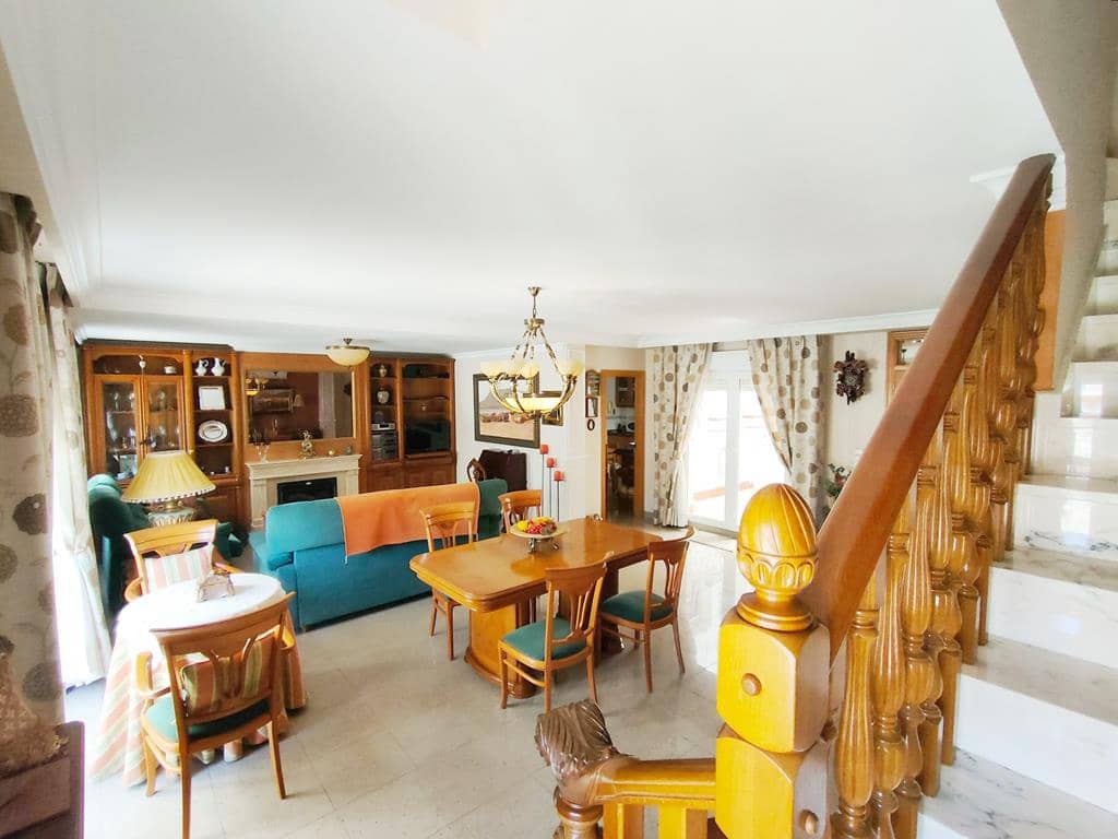 4 bedroom Townhouse for sale in Denia with garage - € 397,000 (Ref: 9483198)