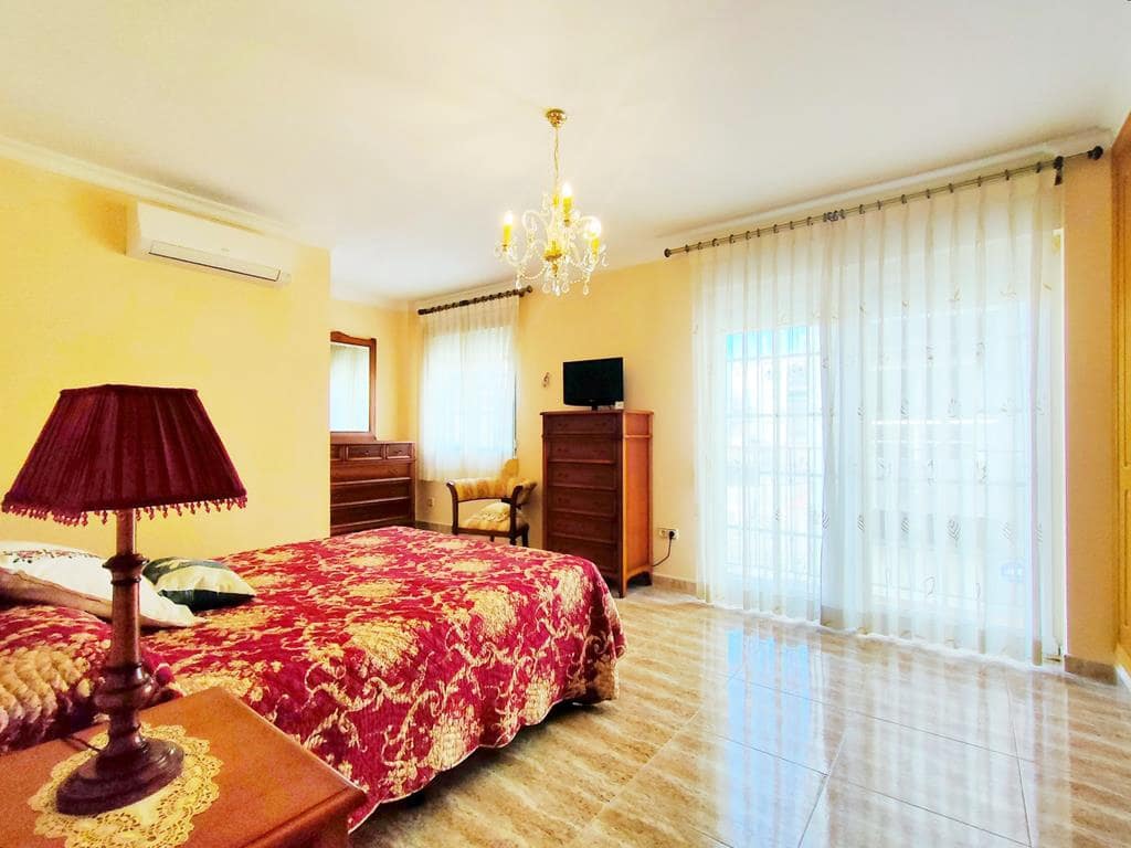 4 bedroom Townhouse for sale in Denia with garage - € 397,000 (Ref: 9483198)