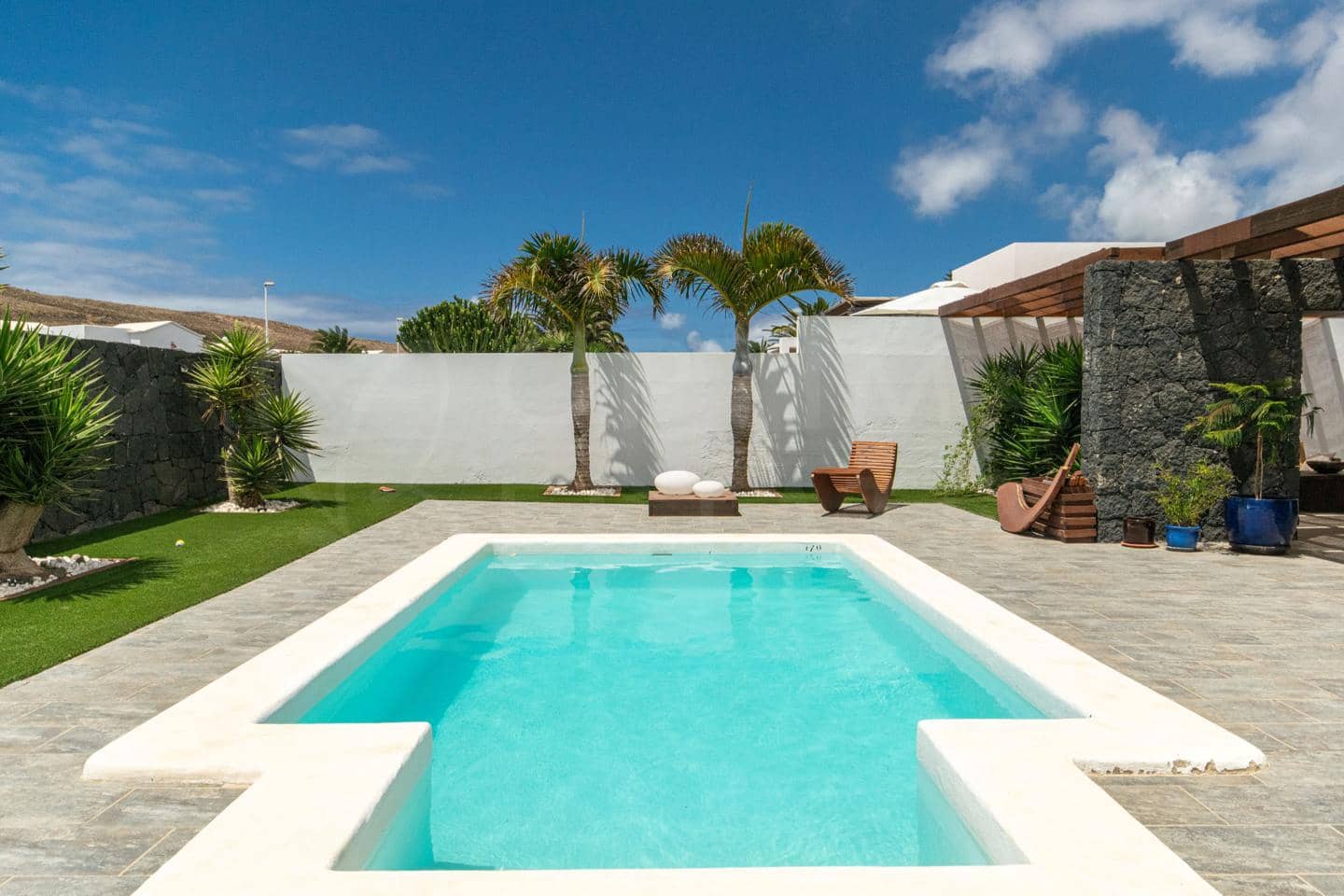 3 slaapkamer Villa te koop in Playa Blanca met zwembad - € 625.000 (Ref: 10036224)