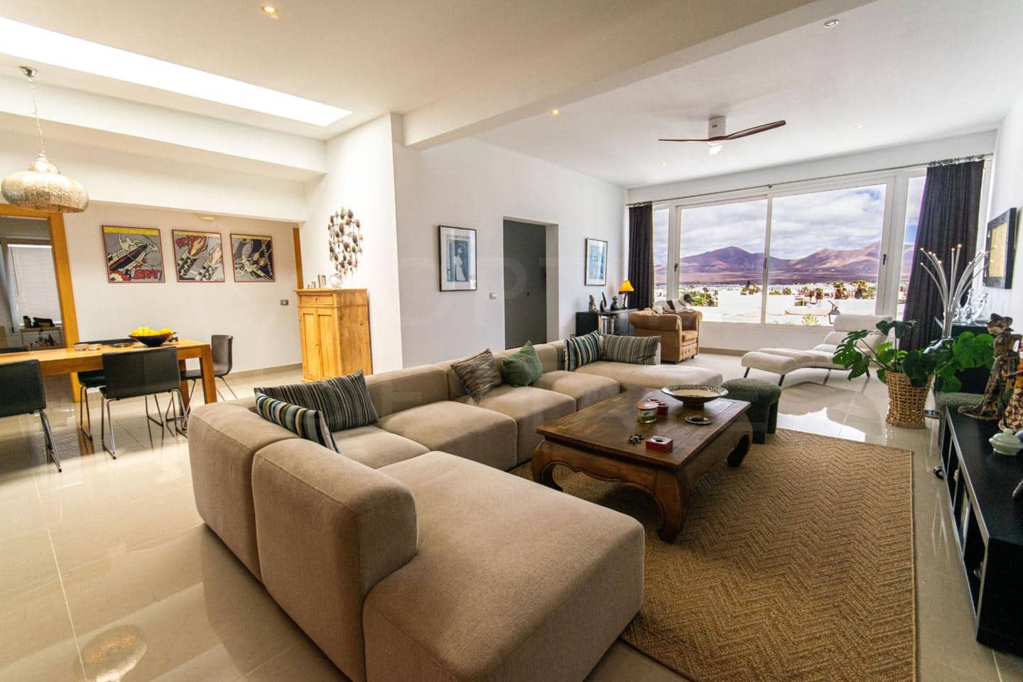 3 slaapkamer Villa te koop in Playa Blanca met zwembad - € 625.000 (Ref: 10036224)