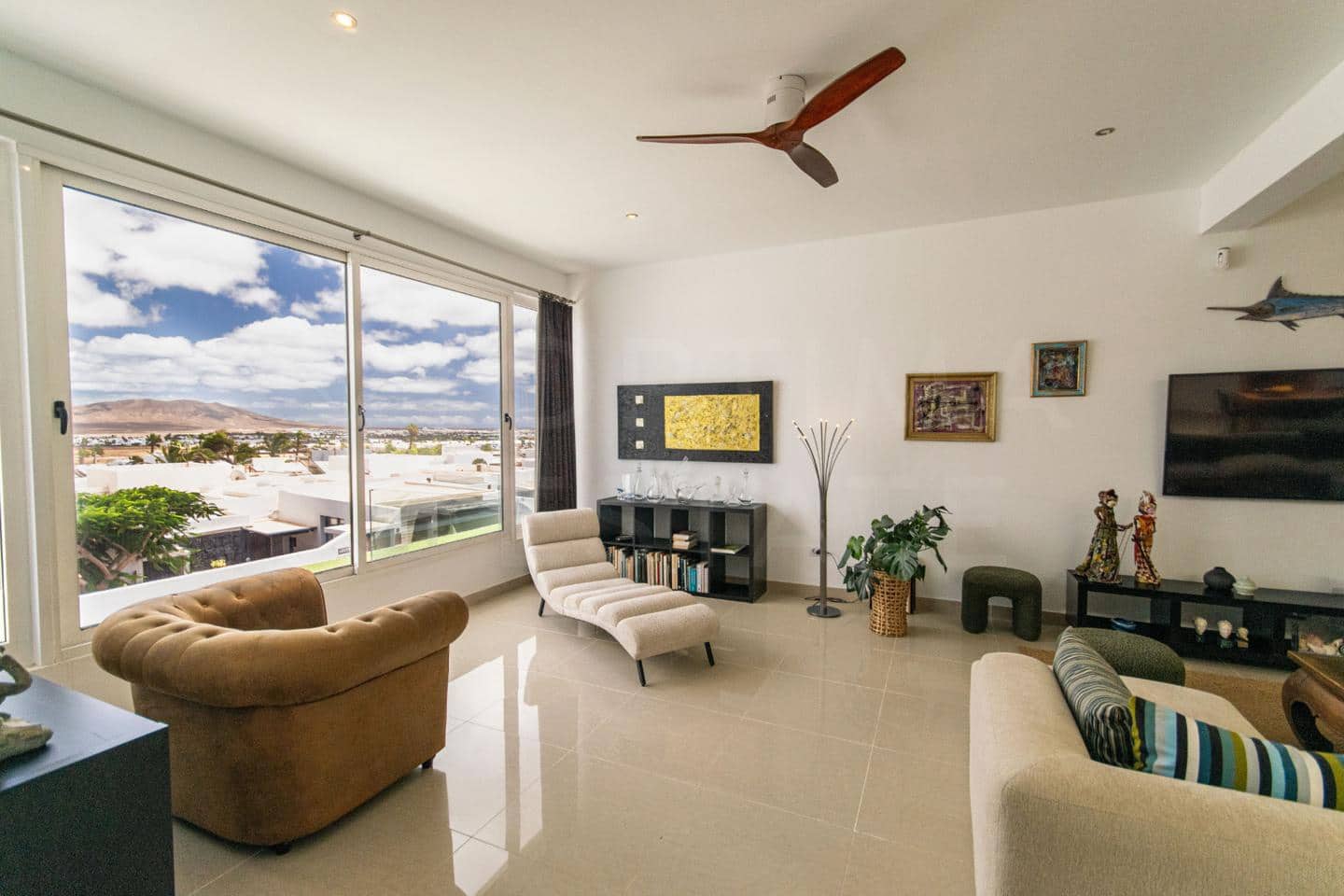 3 slaapkamer Villa te koop in Playa Blanca met zwembad - € 625.000 (Ref: 10036224)