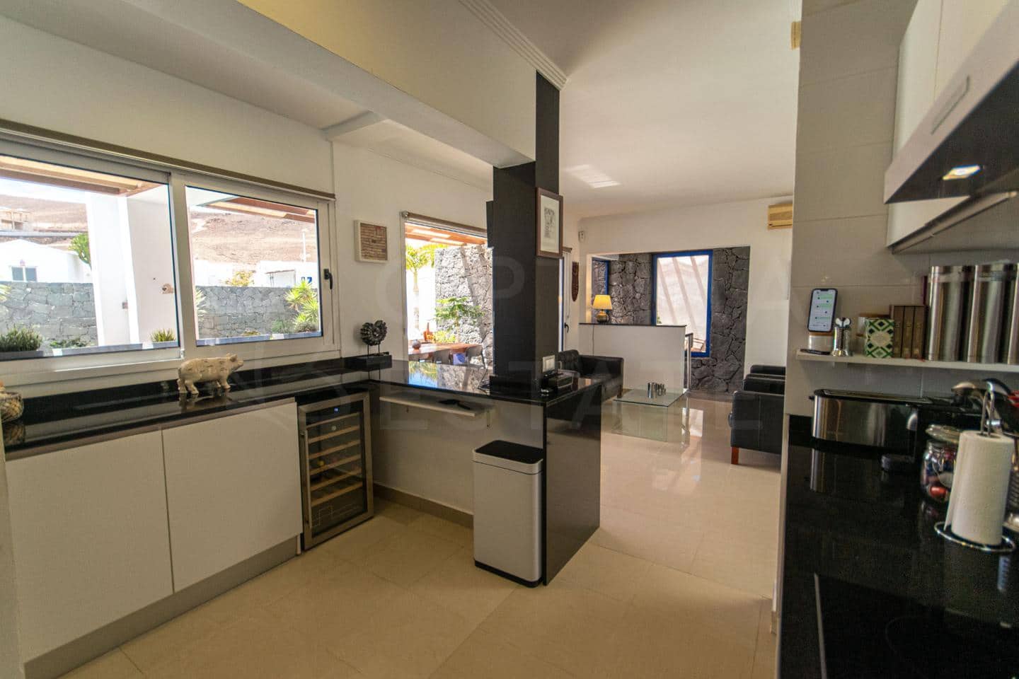 3 slaapkamer Villa te koop in Playa Blanca met zwembad - € 625.000 (Ref: 10036224)
