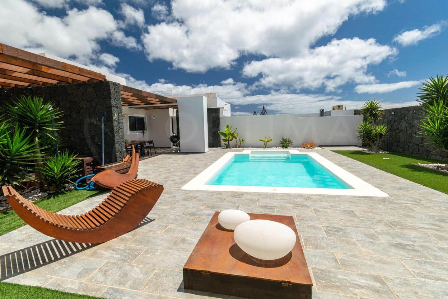 3 slaapkamer Villa te koop in Playa Blanca met zwembad - € 625.000 (Ref: 10036224)