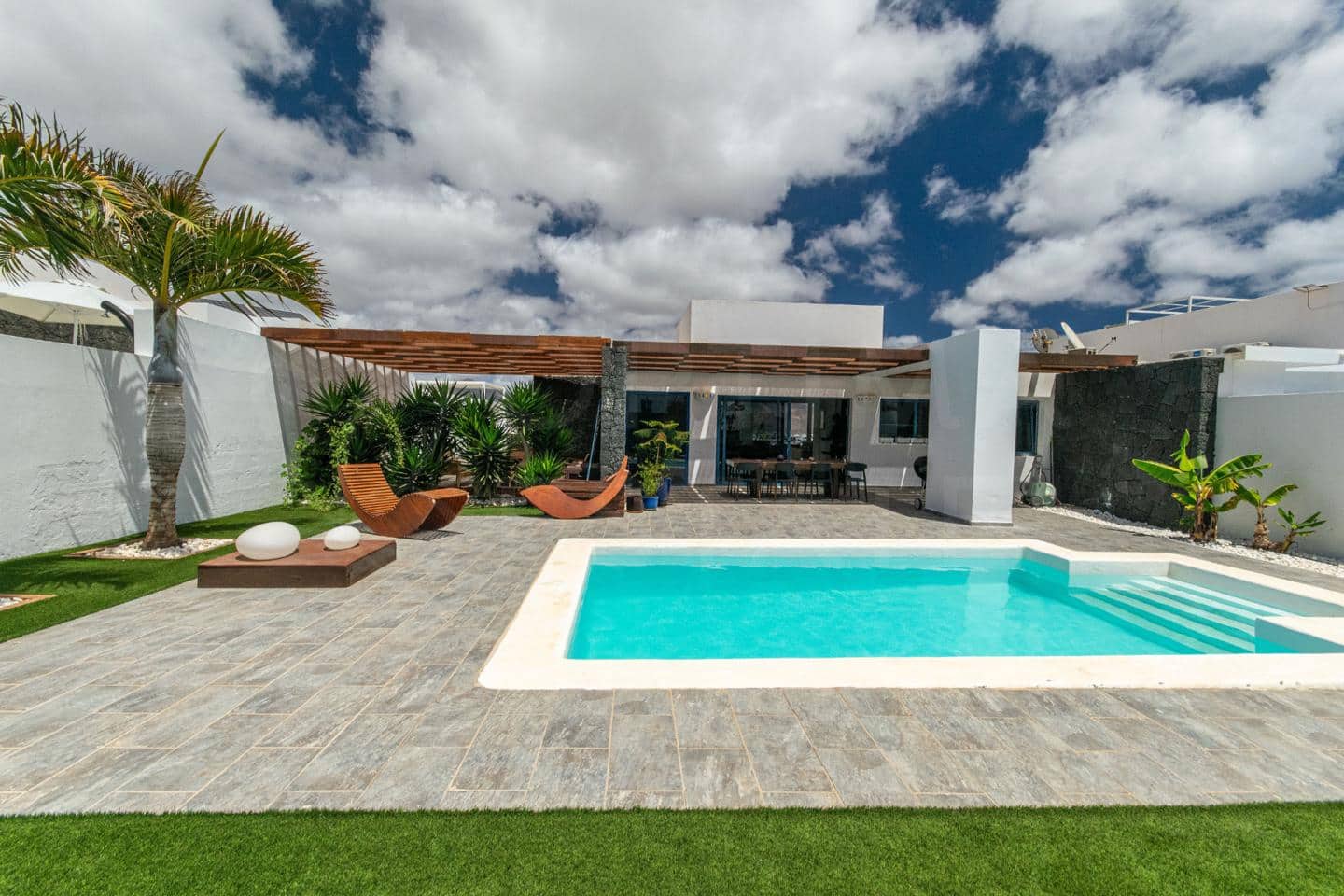 3 slaapkamer Villa te koop in Playa Blanca met zwembad - € 625.000 (Ref: 10036224)