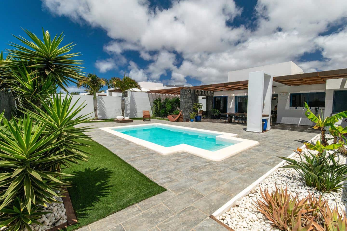 3 slaapkamer Villa te koop in Playa Blanca met zwembad - € 625.000 (Ref: 10036224)