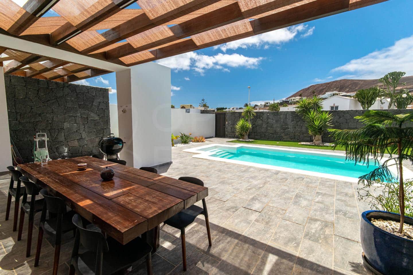 3 slaapkamer Villa te koop in Playa Blanca met zwembad - € 625.000 (Ref: 10036224)